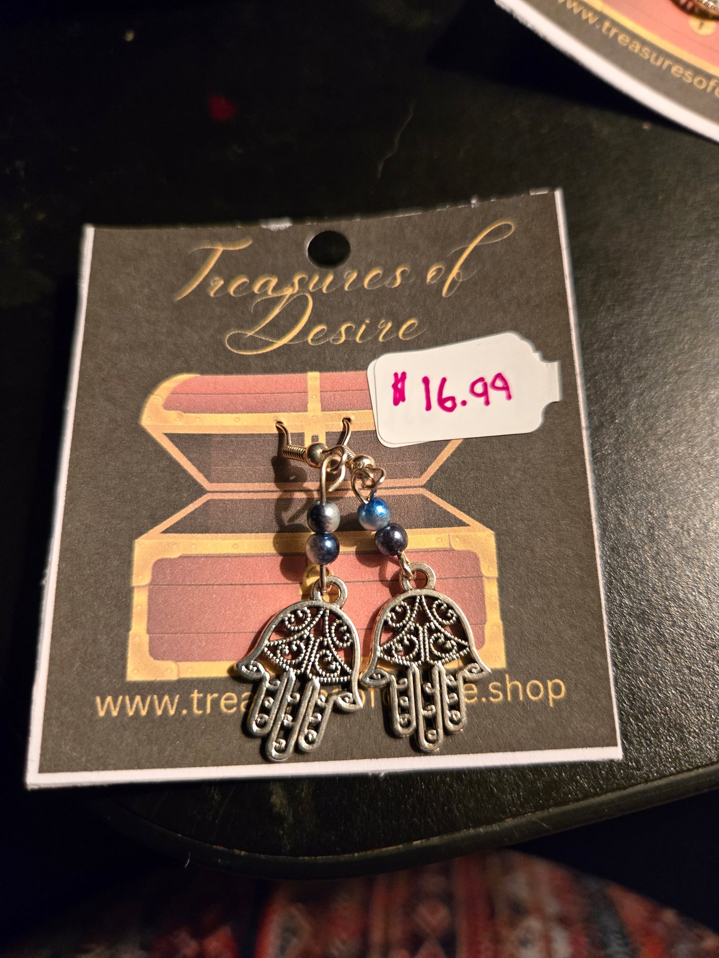 Hamsa Danglers